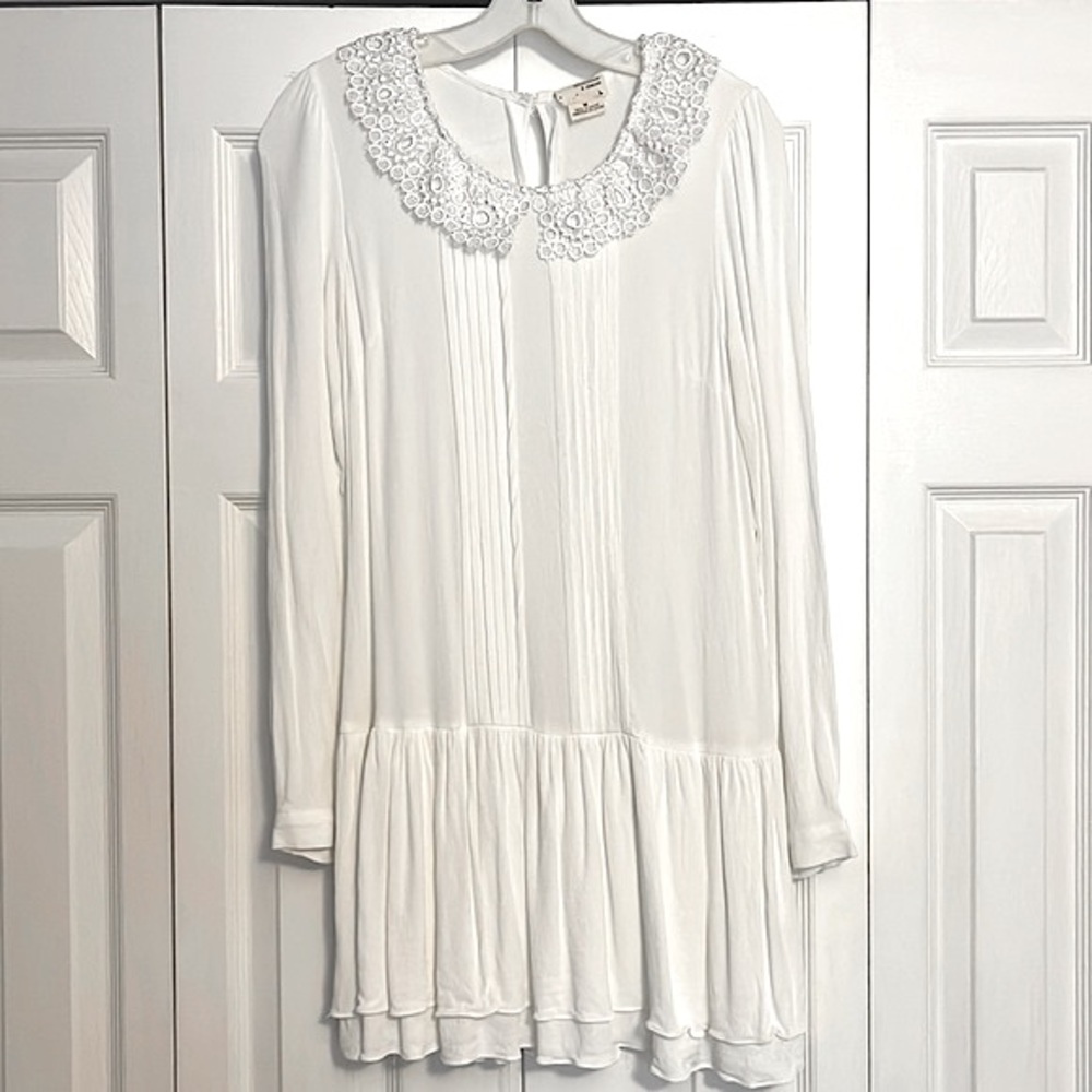 Coincidence & Chance Size M Drop Waist Pleated White Shift Dress